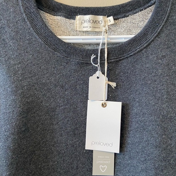 𝅺preloved TORONTO Hilton Sweatshirt NWT - Picture 12 of 14